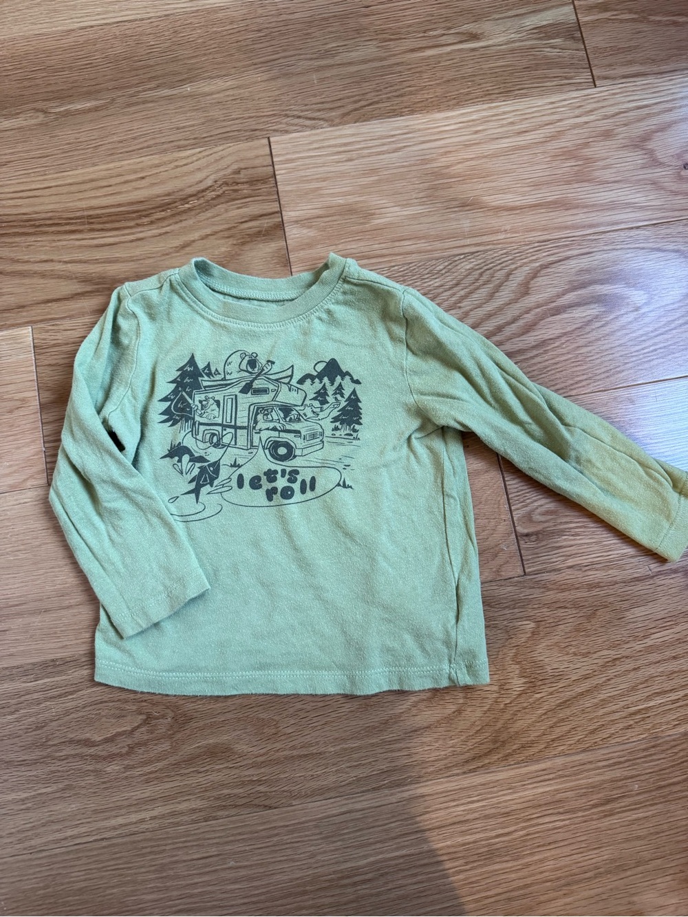 Old Navy Light Green Long-Sleeve Camper Graphic Tee